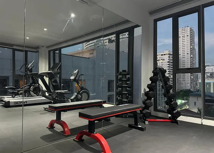 6th Avenue Sukhumvit Bkk 302 Bts Asoke & Nana Mrt Sukhumvit *