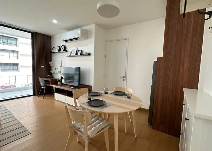 6th Avenue Sukhumvit Bkk 302 Bts Asoke & Nana Mrt Sukhumvit * Bangkok