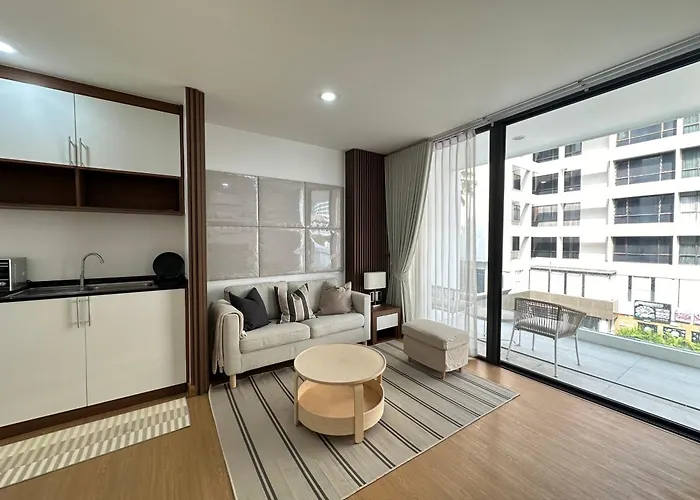 6th Avenue Sukhumvit Bkk 302 Bts Asoke & Nana Mrt Sukhumvit * Bangkok