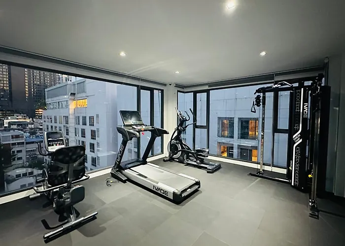 6th Avenue Sukhumvit Bkk 302 Bts Asoke & Nana Mrt Sukhumvit *