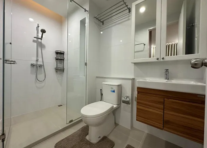 6th Avenue Sukhumvit Bkk 302 Bts Asoke & Nana Mrt Sukhumvit *